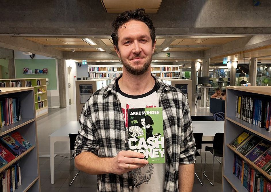Jørgen Johannessen held boka Cash money i bibliotekmiljø