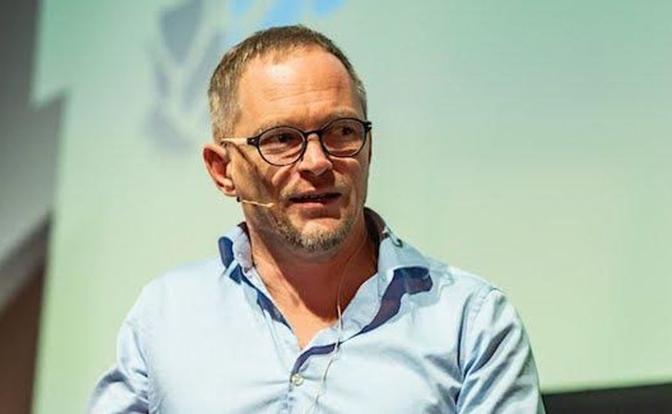 Lars Ramslie på scenen under Kapittel
