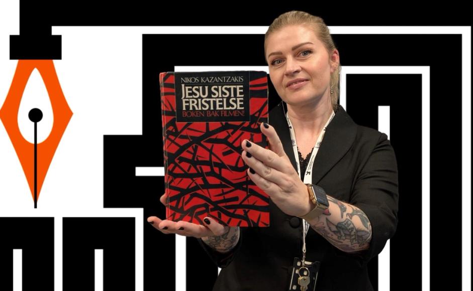 Marianne Hovdan holder boka Jesu siste fristelse med designelement fra Ytringsfrihetsbyen Stavanger som bakgrunn