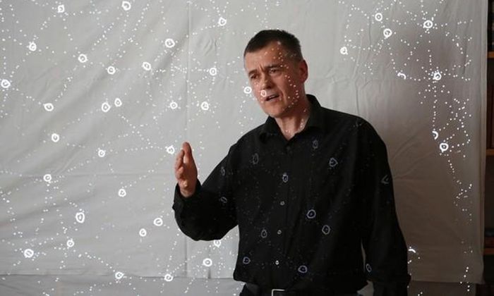 Bilde av Kurt Johannessen som fremfører et foredrag