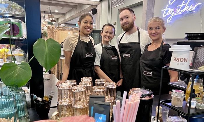 Foto av ansatte på Frænd Cafe i 4. etasje på Sølvberget.