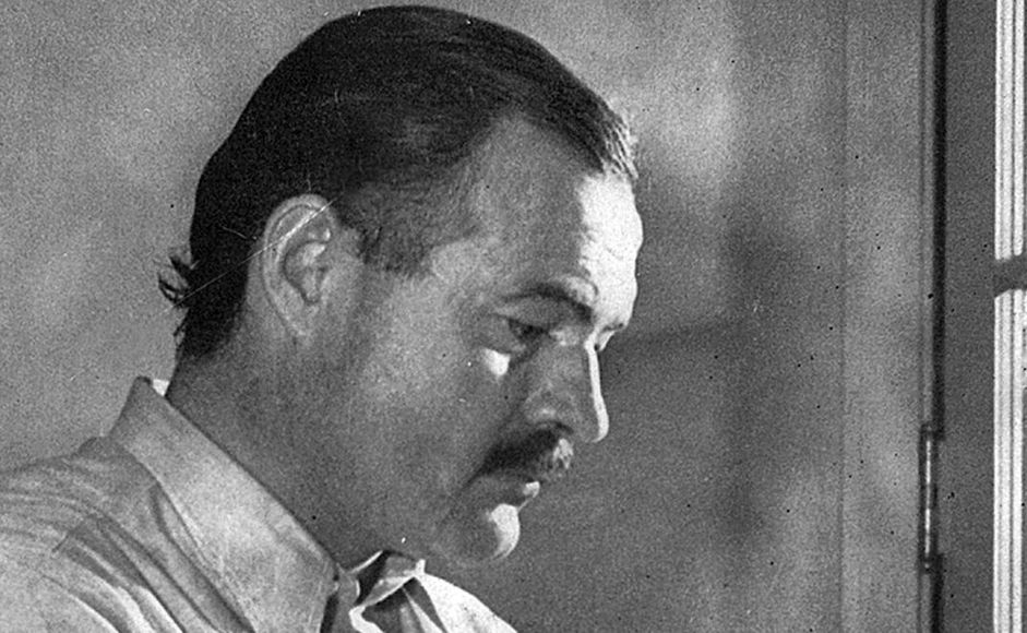 Ernest Hemingway, foto fra 1939, Wikimedia Commons (https://no.wikipedia.org/wiki/Ernest_Hemingway#/media/Fil:ErnestHemingway.jpg)