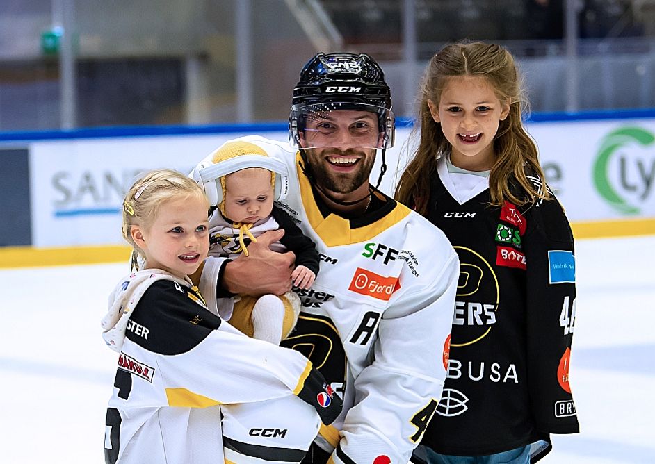 Dan Kissel og familien på isen