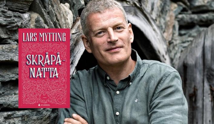 Lars Mytting med boka Skråpånatta innfelt