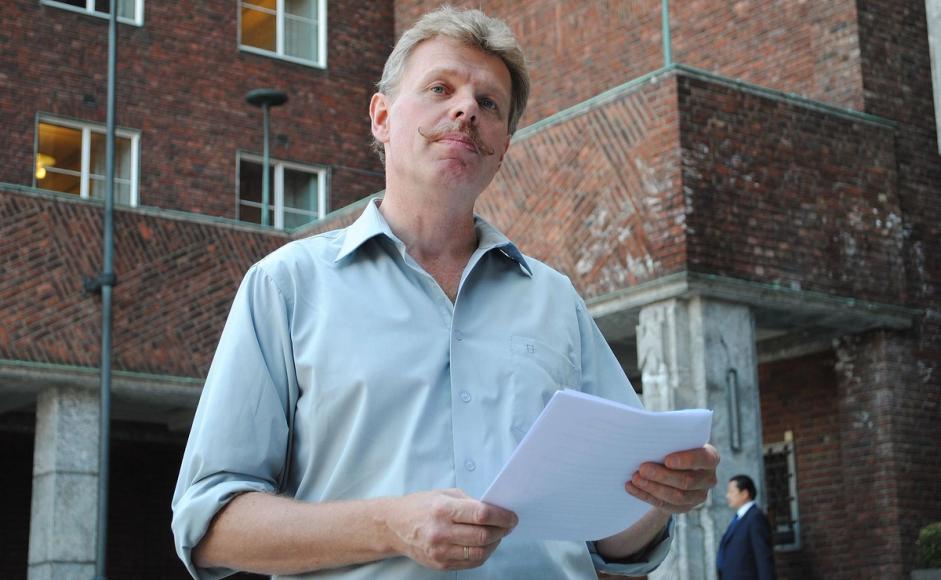 Are Saastad under en markering mot nedleggelse av Aker sykehus foran Rådhuset i Oslo i 2012