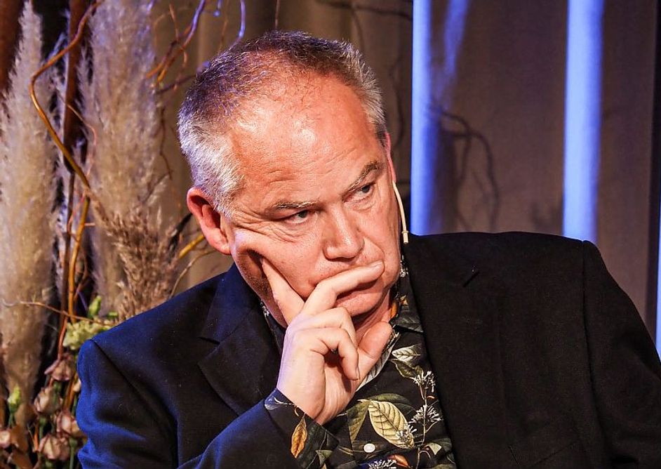 Øyvind Rimbereid på scenen under Kapittel