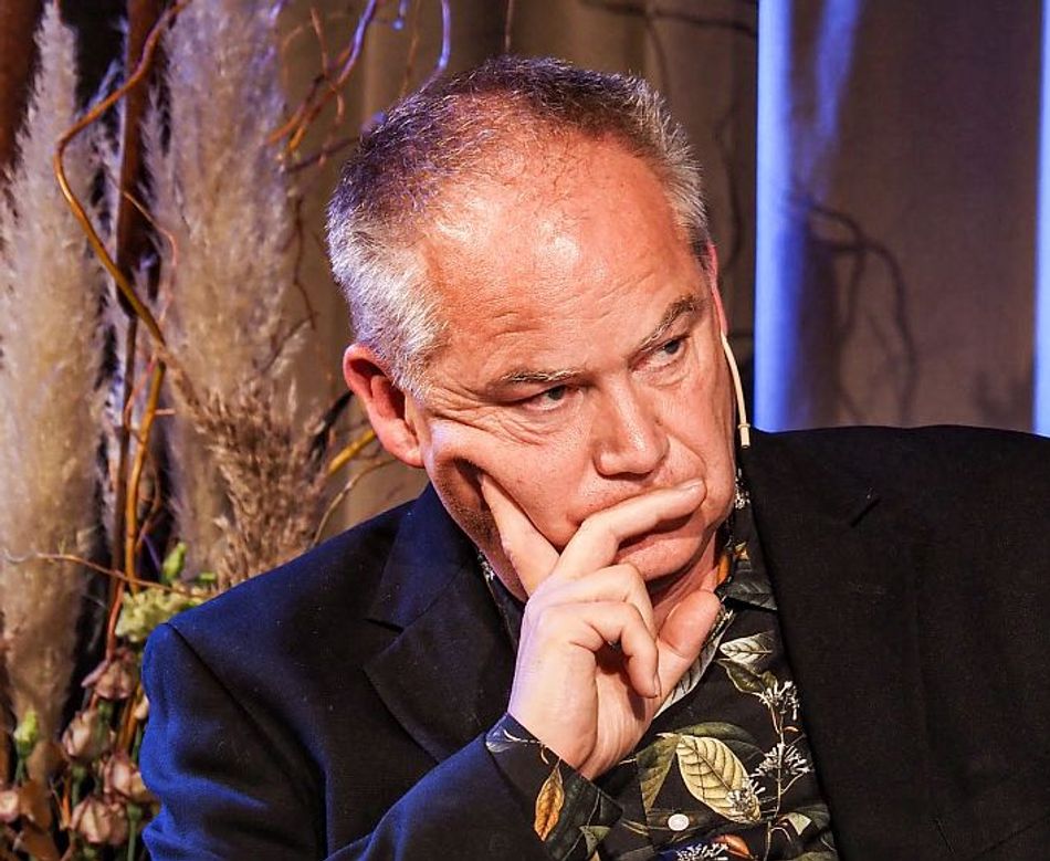 Øyvind Rimbereid på scenen under Kapittel
