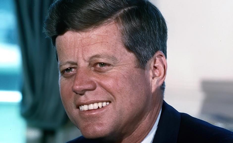 Portrett av president John F. Kennedy, fotograf Cecil Stoughton, Det hvite hus (falt i det fri)
