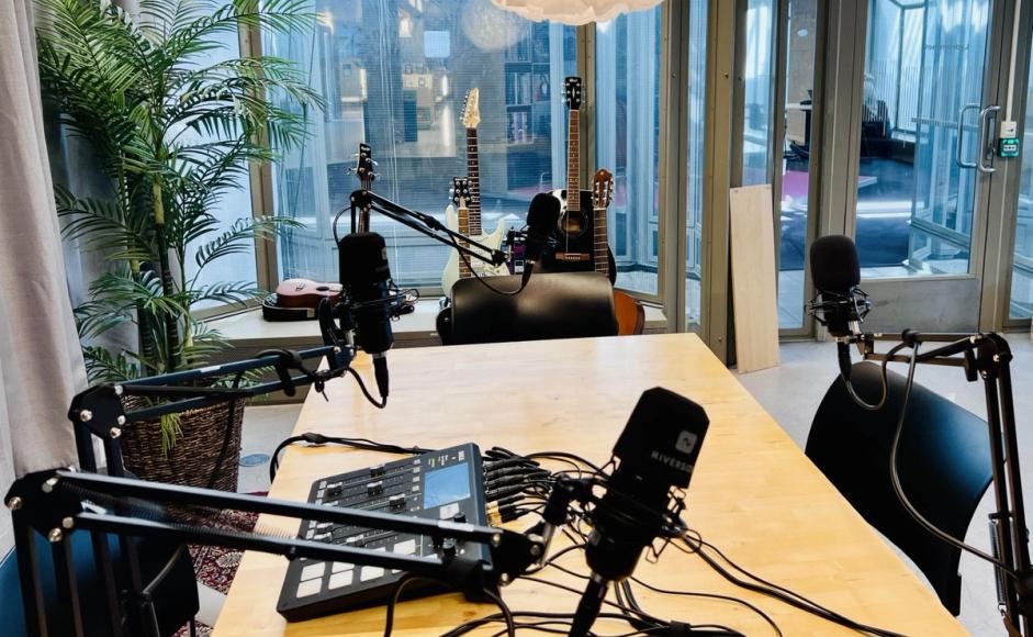 Gitar og podcastrigg i Lydrommet på Sølvberget