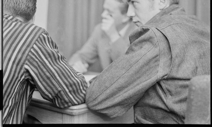 Foto tatt i forbindelse med reportasje om Blacky-gjengen i Billedbladet NÅ. "Sannheten om Blacky-gjengen", Billedbladet NÅ nr. 40, 1958 (foto.arkivverket.no)