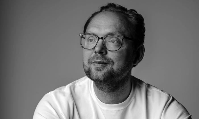 Portrett av Lars Mørch Finborud i svart/hvitt