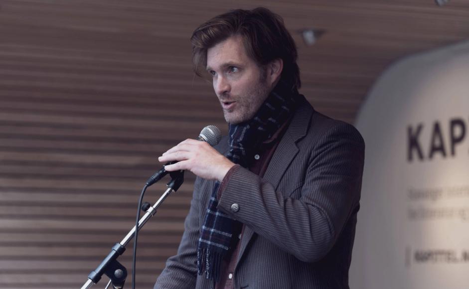 Eirik Bø på scenen under Kapittelfestivalen i 2021. Foto av Tord Paulsen