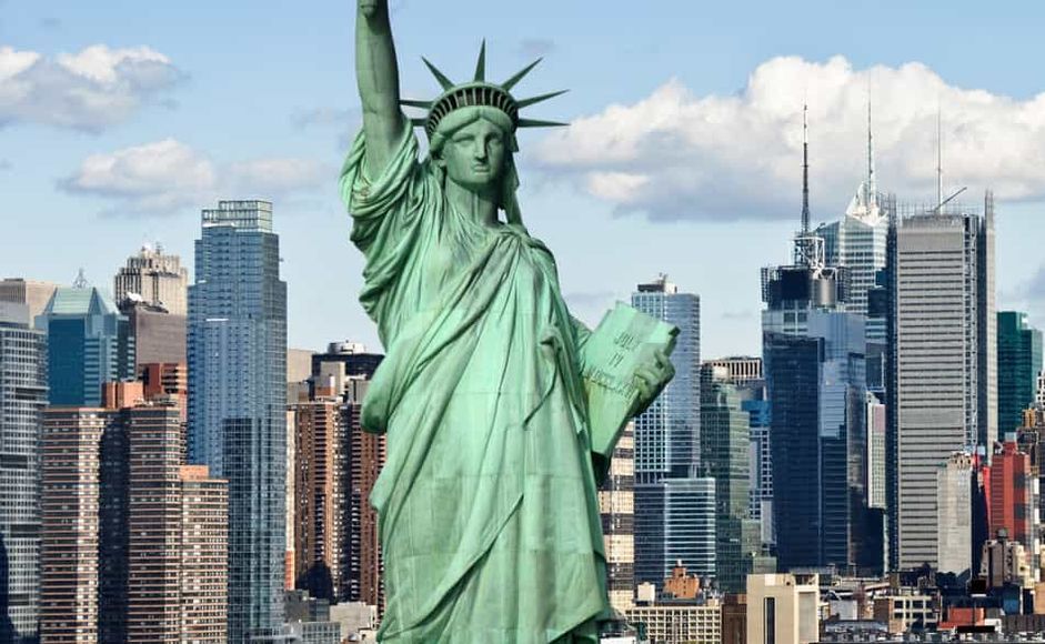 Frihetsstatuen foran New York