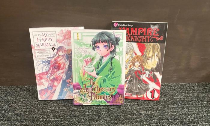 Manga med jenter på forsiden (My happy marriage, Apothecary diaries og Vampire knight)